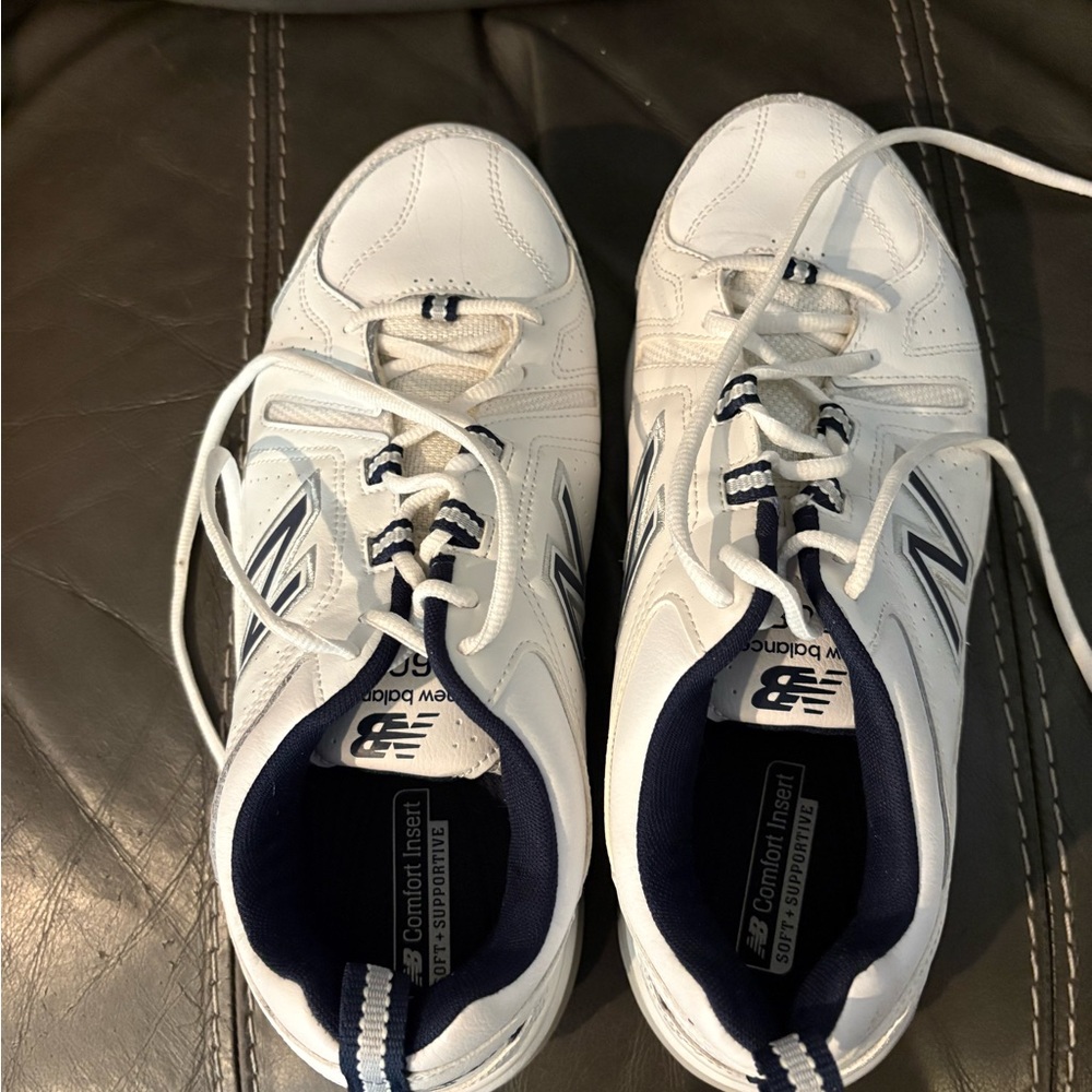 New Balance 608 V5
Walking Shoes Men Size 10 White Blue
Leather Comfort
Sneakers
